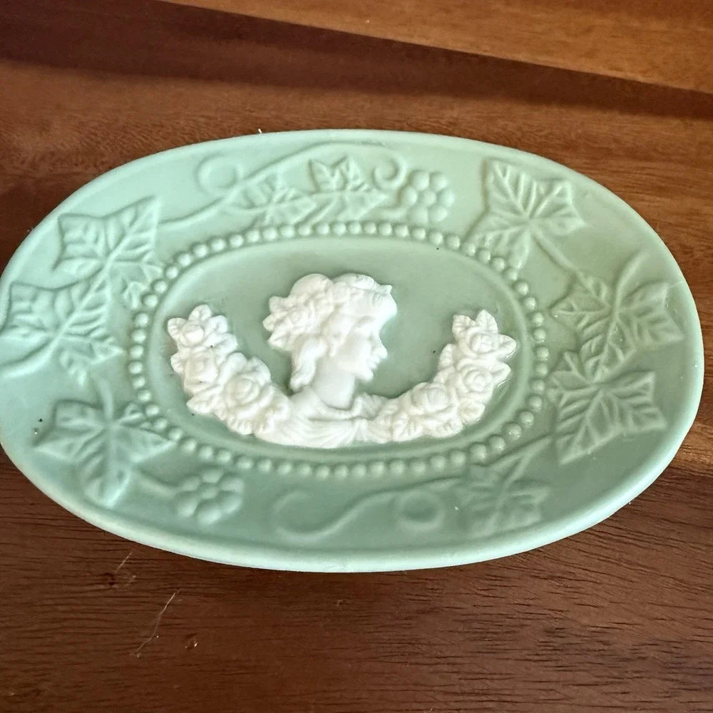 The Unbranded Brand jasperware style